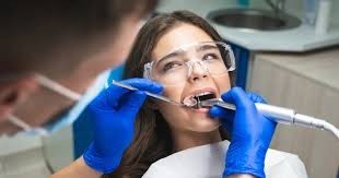 How Specialist Endodontists Tackle Complex Root Canal Challenges